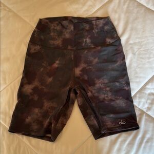 ALO Yoga Black and Brown and Purple Bike Shorts High-Waisted Stretch - New